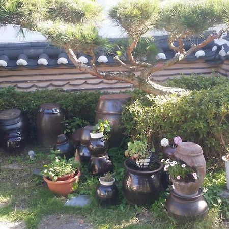 Yeonwoodang Guesthouse จอนจู ภายนอก รูปภาพ