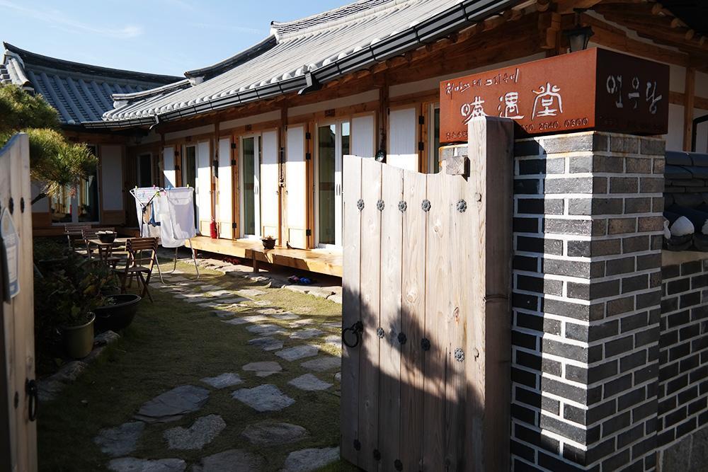 Yeonwoodang Guesthouse จอนจู ภายนอก รูปภาพ