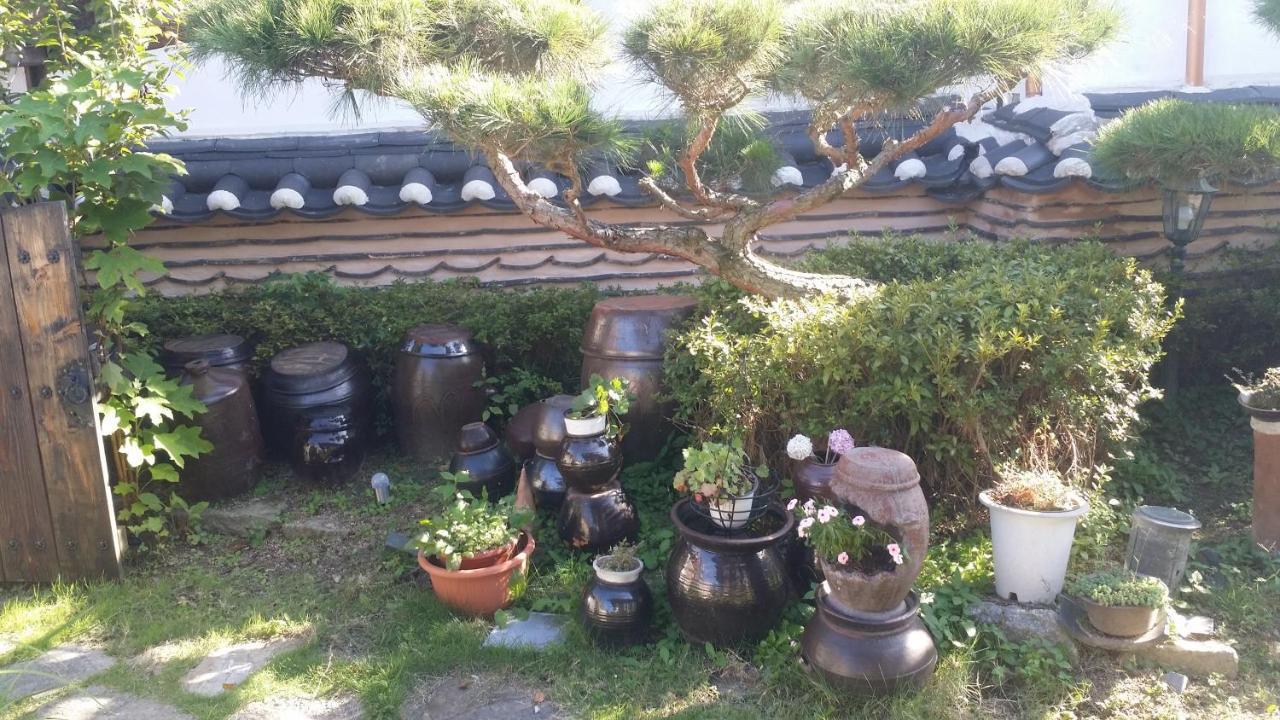 Yeonwoodang Guesthouse จอนจู ภายนอก รูปภาพ